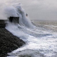 Porthcawl Harbour Storm, por Nick Russill (via Flickr)
