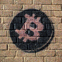 Bitcoin logo mural art, por Steve Rainwater (via Flickr)