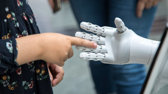Límites legales de los clones digitales en el entorno laboral